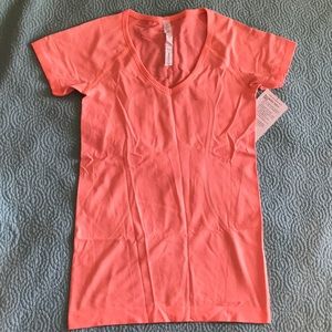 NWT Lululemon Run: Swiftly Tech V Neck